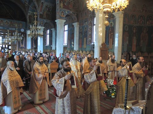 „Cel care nu păşeşte câtuşi de puţin spre a dobândi starea iubirii de vrăjmaşi nu poate fi părtaş al Împărăţiei cerurilor“ Poza 76334