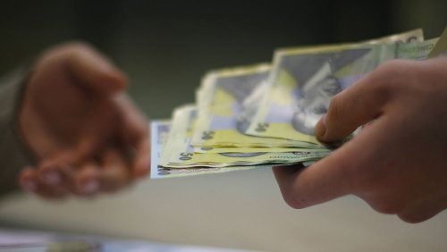 Doar 3,75 milioane de români investesc în pensii private Poza 76175