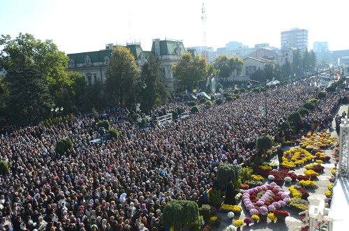 Sărbătoarea Cuvioasei a împodobit Cetatea Iaşilor Poza 76170