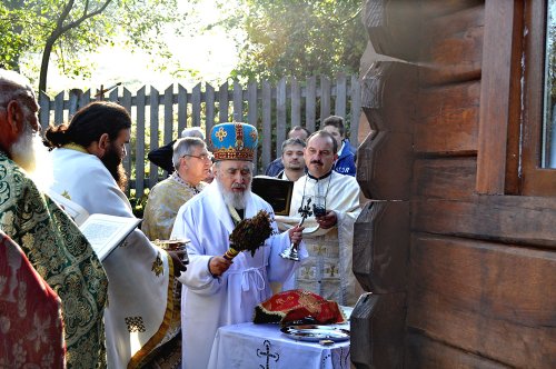 Binecuvântare pentru credincioşii din Budeşti Poza 76055