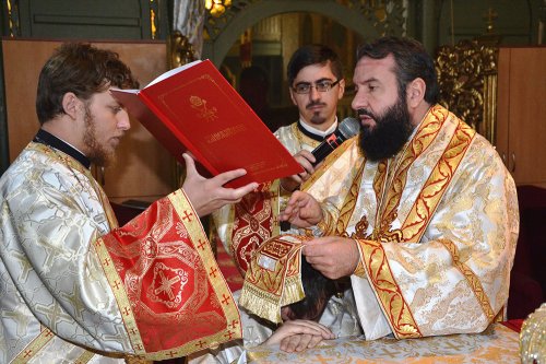 Un nou slujitor al Sfântului Altar în Episcopia Caransebeşului Poza 76057