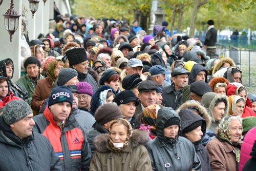 Programul evenimentelor prilejuite de hramul Catedralei Patriarhale Poza 75955