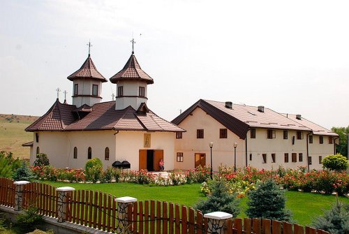Slujbă arhierească la hramul Mănăstirii Dimitrie Cantemir Poza 75910