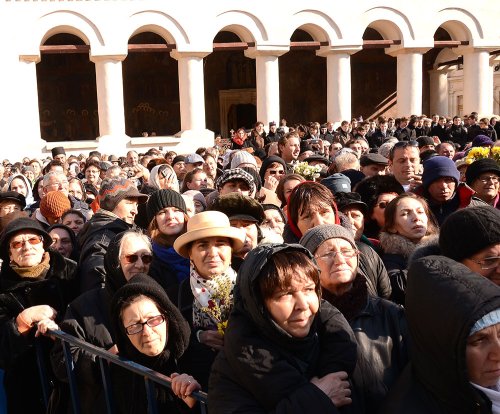 Credincioşii pelerini simt iubirea milostivă a lui Dumnezeu şi a sfinţilor în viaţa lor Poza 75905