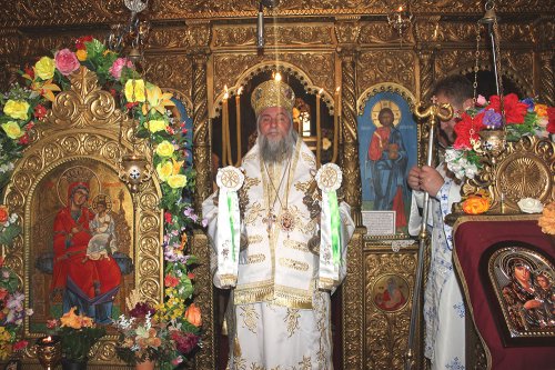 Liturghie arhierească la Biserica Postelnicu Fir Poza 75550