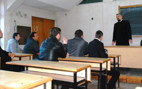 Examen pentru ocuparea postului de preot paroh la Parohia Peştişani, Gorj Poza 75505