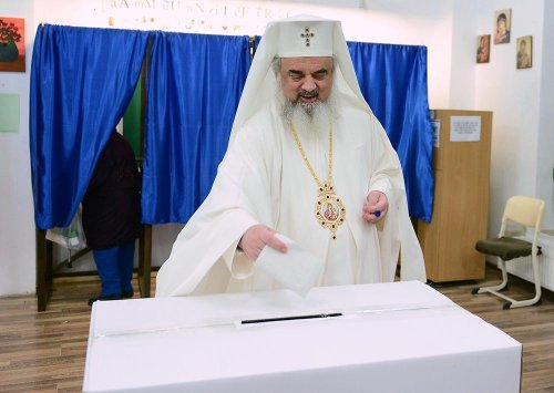 Patriarhul României a votat la secţia 644 din Bucureşti Poza 75492