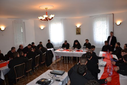 Conferinţă preoţească în Protopopiatul Moldova Nouă Poza 75461