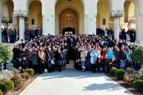 Întâlnirea tinerilor din Arhiepiscopia Alba Iuliei Poza 75380