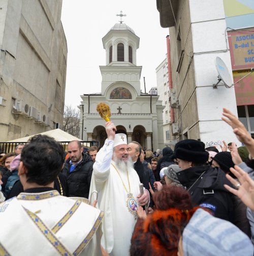 Sfinţirea unei biserici-martir din Capitală Poza 307029