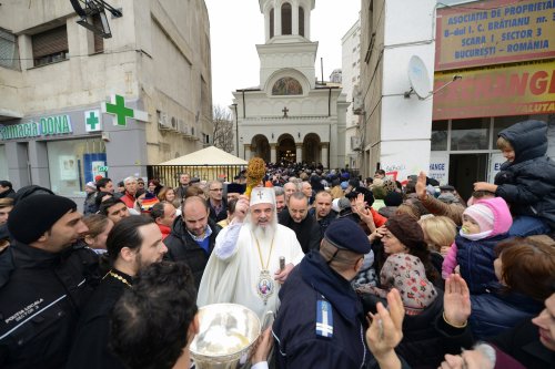 Sfinţirea unei biserici-martir din Capitală Poza 307030