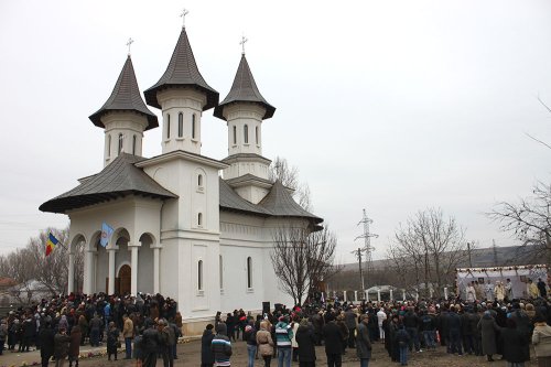 A fost sfinţită biserica Parohiei Chiraftei 2 Poza 75349