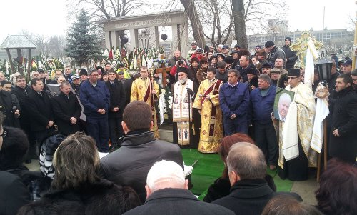 Membru al Adunării eparhiale al Eparhiei Romanului şi Bacăului, condus pe ultimul drum Poza 75256