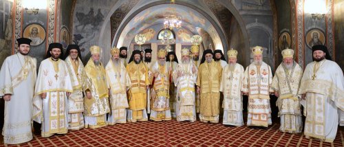 Patriarhii a două Biserici surori au înălţat rugă Sfântului Andrei Poza 75215