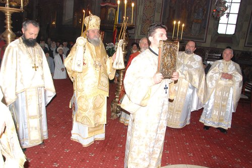 Liturghii arhiereşti şi binecuvântări în comunităţile din Transilvania Poza 75059