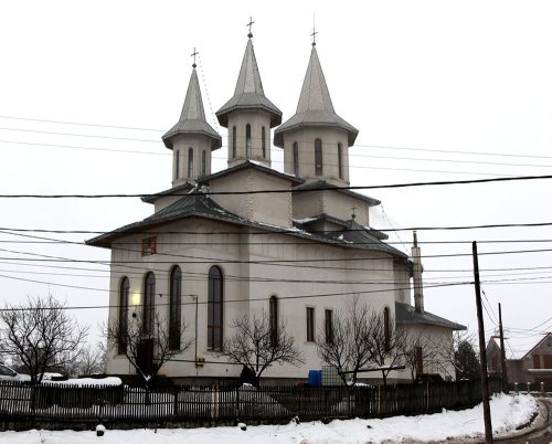 Veşmânt de pictură înnoit la biserica parohiei vrâncene Rugineşti I Poza 75067