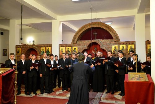 Teologii din Oradea au colindat la Catedrala episcopală Poza 74922