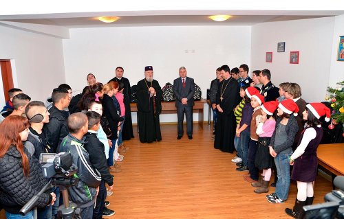 Acţiune filantropică la Centrul social creştin al Arhiepiscopiei Târgoviştei Poza 74813
