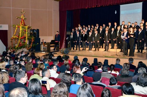 Concertul de colinde al şcolilor de teologie în Arhiepiscopia Târgoviştei Poza 74791