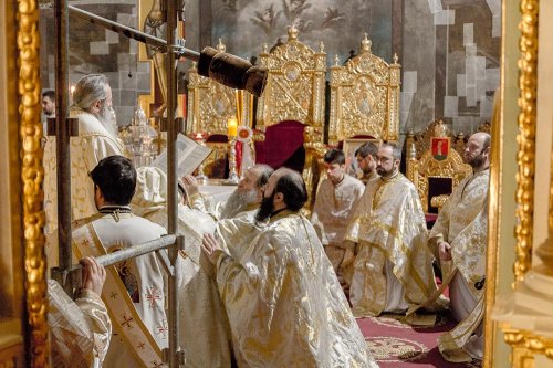 Sfinte Liturghii oficiate de IPS Părinte Mitropolit Teofan în zilele de Crăciun Poza 74699