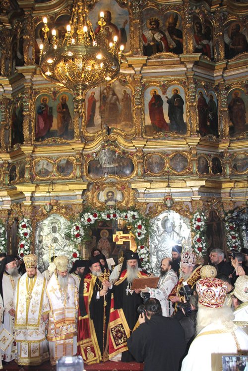 Înaltpreasfinţitul Părinte Ioachim a fost întronizat Arhiepiscop Poza 74655