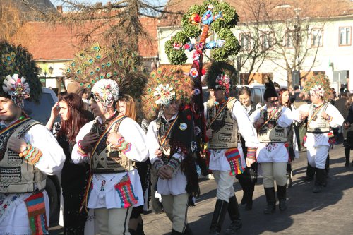 Festivalul cetelor de feciori din Ţara Făgăraşului şi „Udatul Ionilor” la Tălmăcel Poza 74611