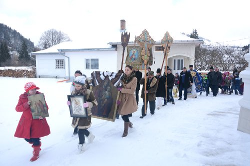 Tradiţii strămoşeşti de Bobotează la Pojorâta Poza 74606