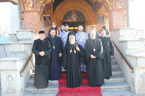 Liturghii arhiereşti la Craiova şi Severin Poza 74567
