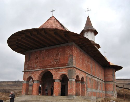 Hramul Mănăstirii Calapodeşti Poza 74542