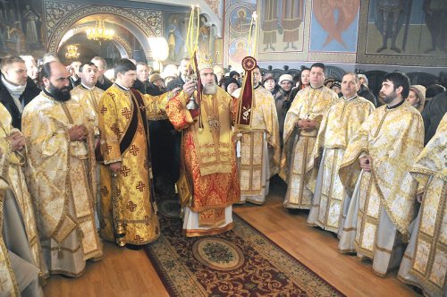 Liturghie arhierească la Biserica „Sfântul Ioan“ din Bacău Poza 74540