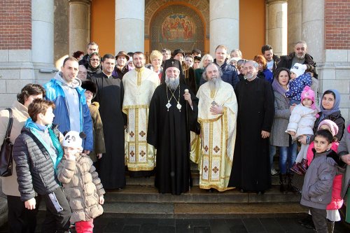 Liturghie arhierească la Paraclisul „Sfânta Treime“ Poza 74505