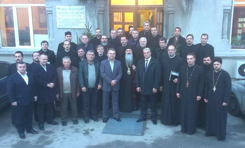 Întrunirea Adunării eparhiale a Arhiepiscopiei Tomisului Poza 74290