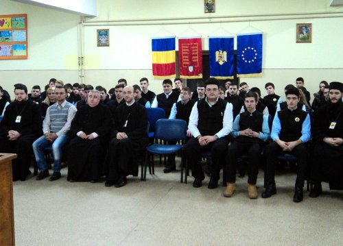Comunicări ştiinţifice la Liceul Ortodox din Oradea Poza 74189
