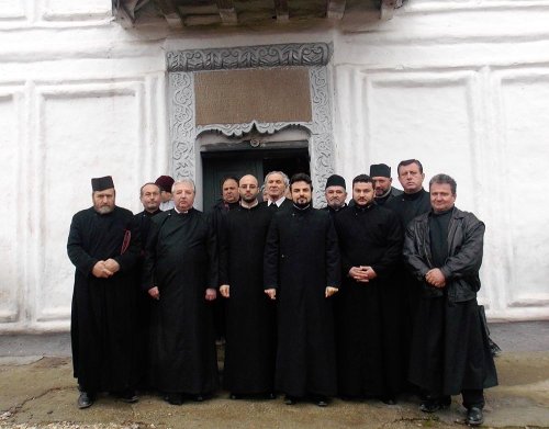 Liturghie arhierească la Parohia Harşu Poza 73975