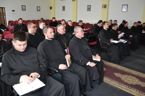 Şedinţă de lucru a centrelor pastoral-misionare din Episcopia Caransebeşului Poza 73930