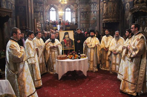 Parastas pentru Episcopul Melchisedec Ştefănescu Poza 73848