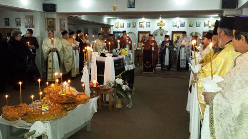  Slujba de înmormântare a părintelui profesor Vasile Irina, oficiată în sobor de peste 60 de preoţi, la Iaşi Poza 73826