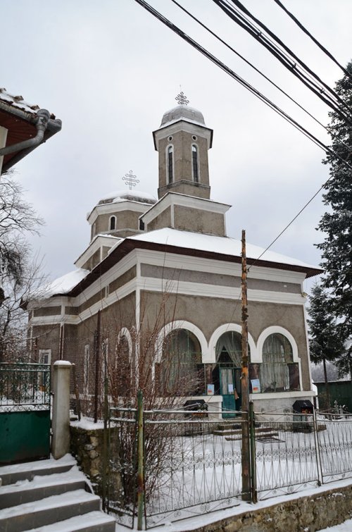 Biserica din Obârşia Cloşani şi-a serbat hramul Poza 73806