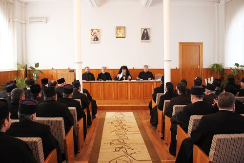 Conferinţe preoţeşti în Arhiepiscopia Dunării de Jos Poza 73765