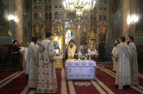 Patriarhul Justinian Marina, pomenit la catedrala din Râmnicu Vâlcea Poza 73653