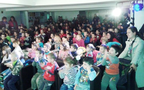 Spectacol de teatru pentru copiii din Beclean Poza 73478