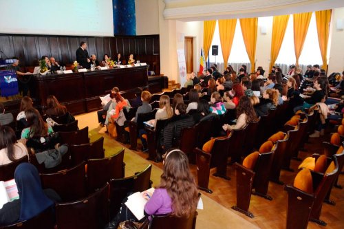 Eveniment academic dedicat asistenţei sociale, la Iaşi Poza 73377