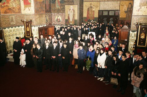 Întâlnire cu elevii merituoşi din Arhiepiscopia Dunării de Jos Poza 73216