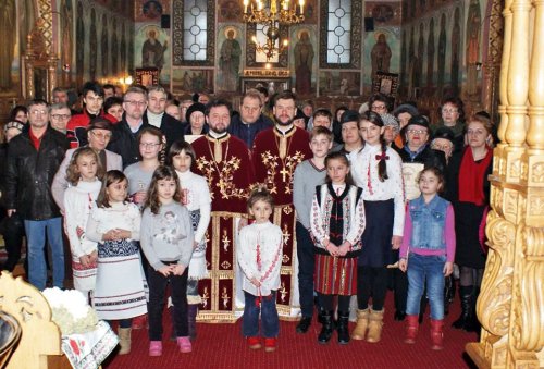 Manifestare culturală consacrată Sfintei Cruci, la Roman Poza 73232