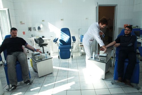 Studenţi de la Facultatea de Teologie din Sibiu au donat sânge Poza 73240