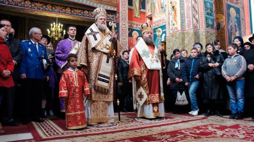 Doi episcopi au slujit la Catedrala „Sfinţii Împăraţi Constantin şi Elena“, Urziceni Poza 73143