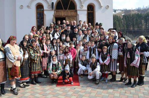 Bucurie creştinească în Parohia Cotârgaşi Poza 73109