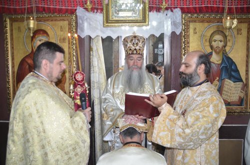 Slujiri chiriarhale în Episcopia Severinului şi Strehaiei Poza 73117