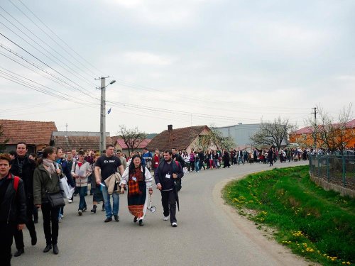 Pelerinajul pe jos de la Iclod la Mănăstirea Nicula Poza 73058