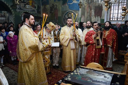 Liturghie arhierească în Parohia Fundu Moldovei  Poza 72982